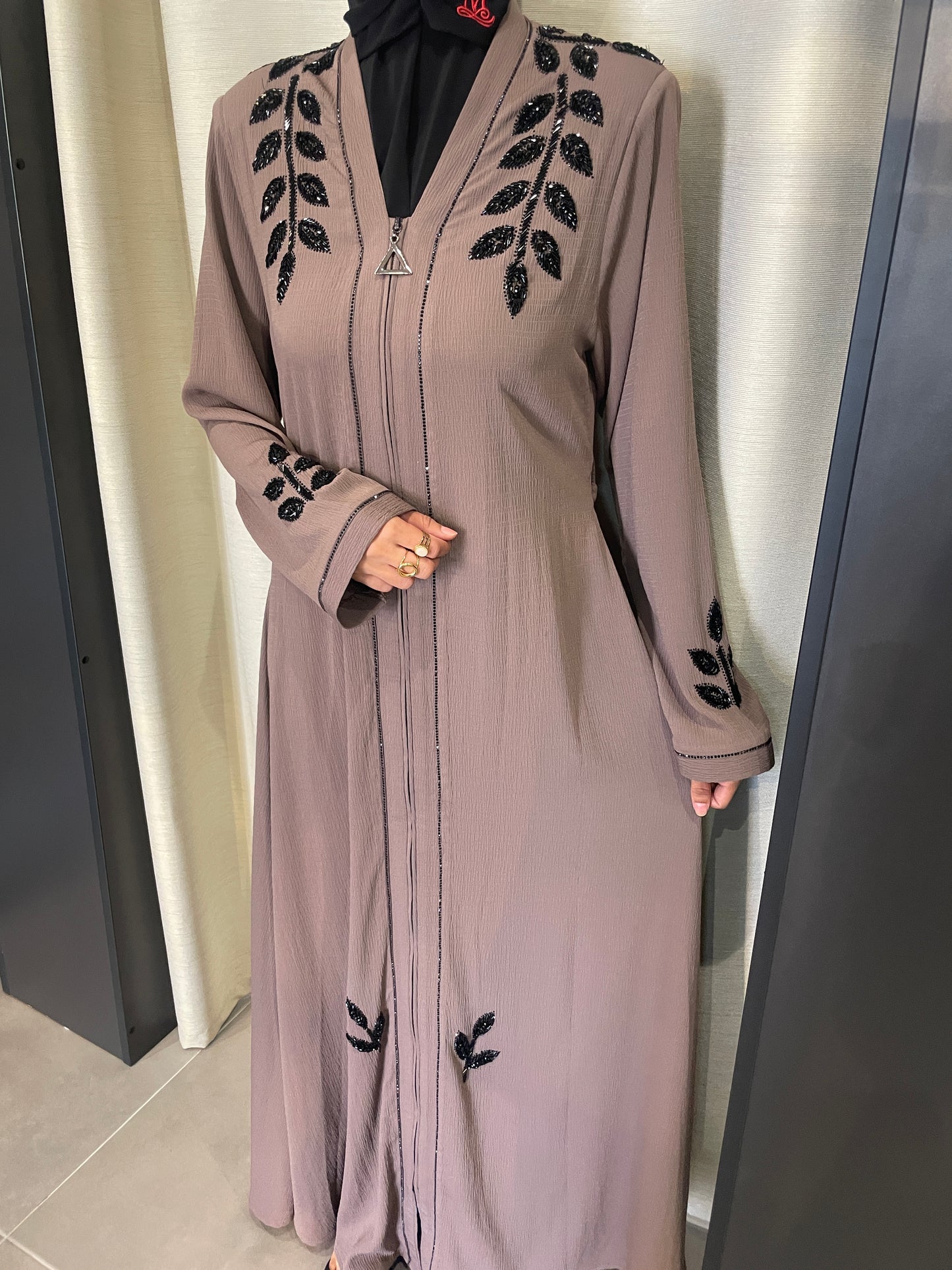 Abaya moderne brodée
