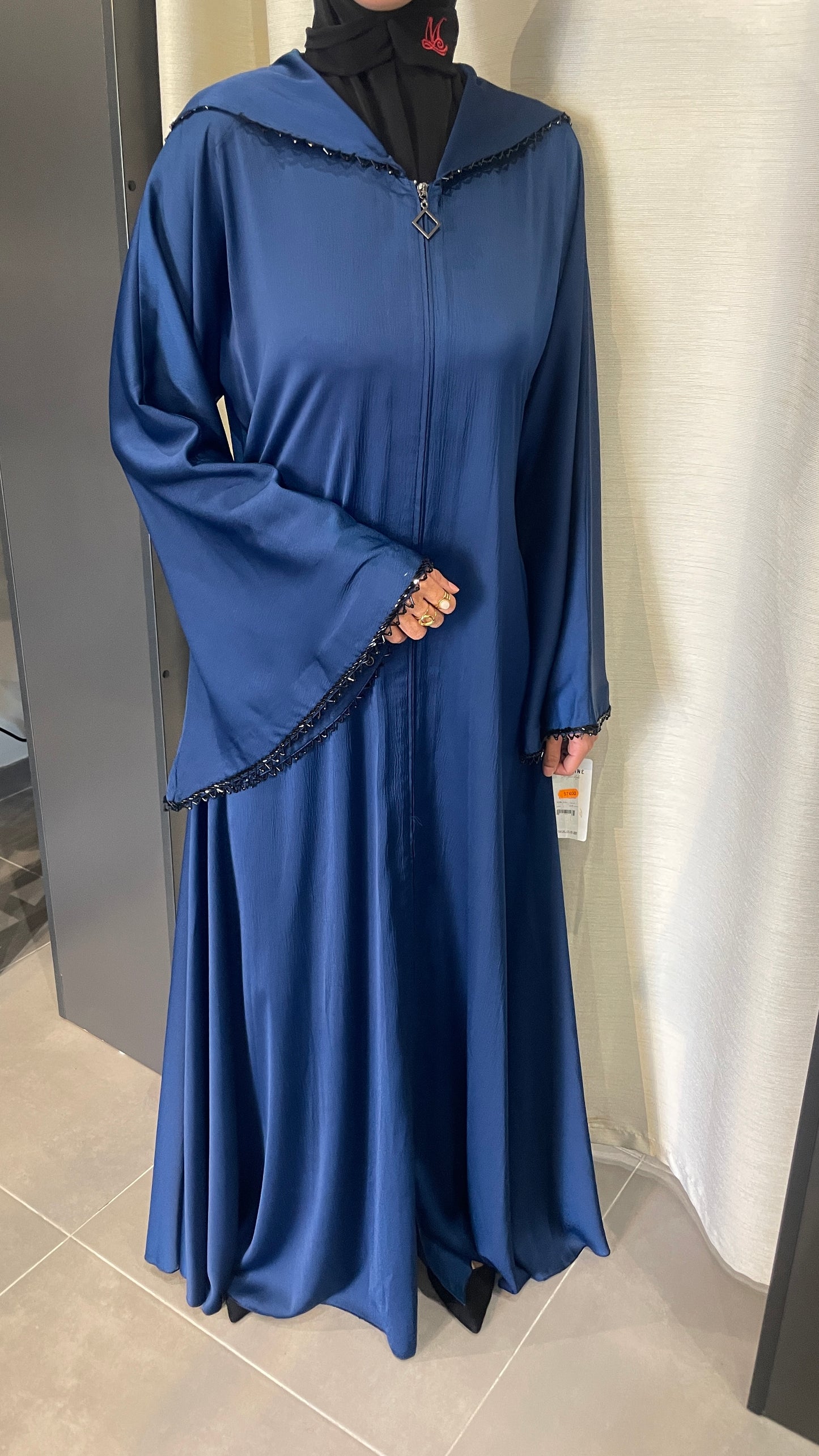 Abaya Élégance Veloutée avec Capuche