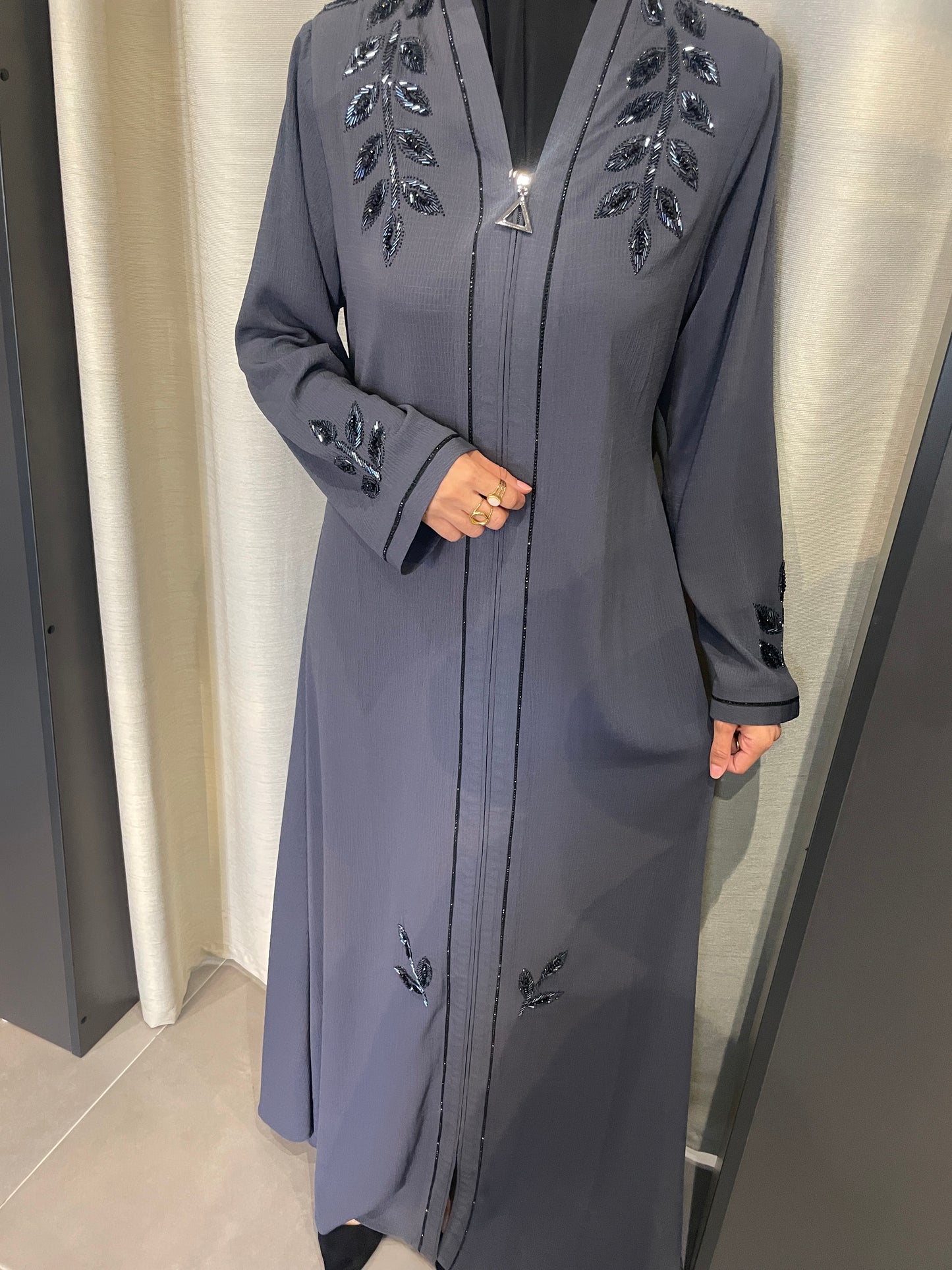 Abaya moderne brodée