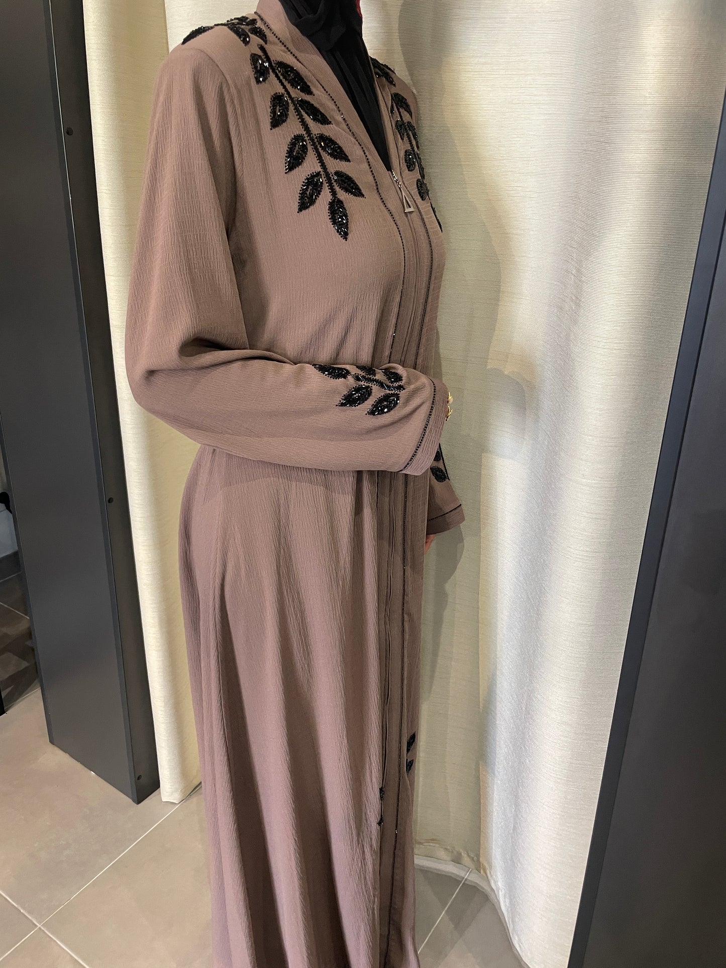 Abaya moderne brodée