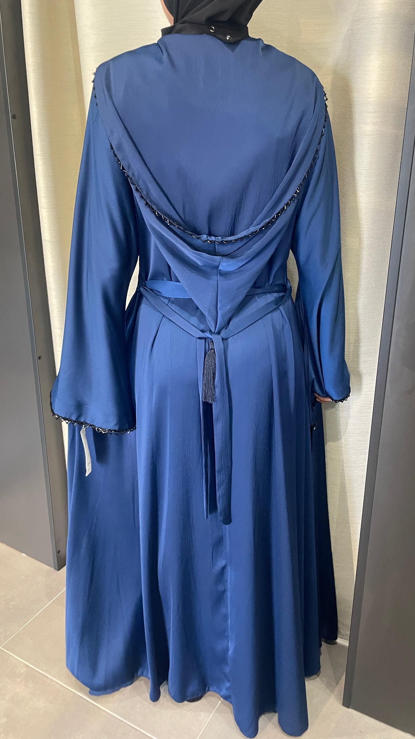 Abaya Élégance Veloutée avec Capuche