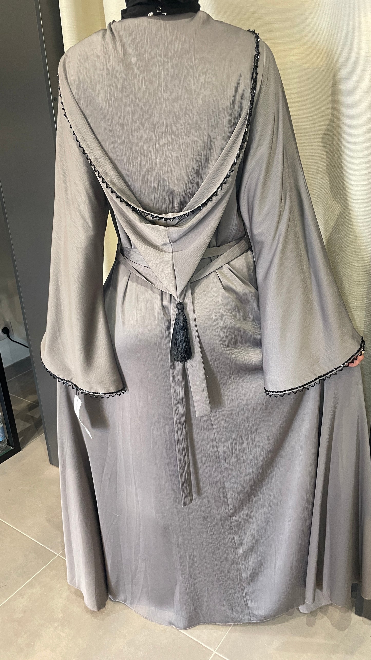 Abaya Élégance Veloutée avec Capuche